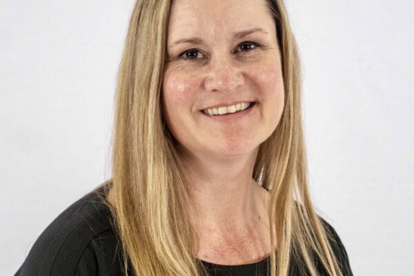 Lindsay headshot